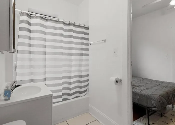 Charming 3br Escape In The Heart Of Hyde Park Apartment