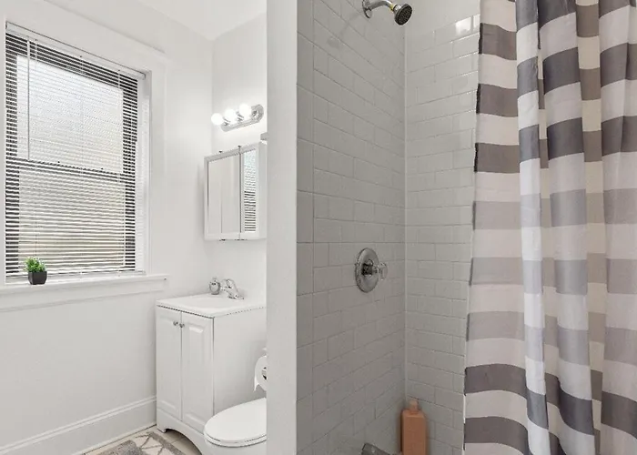 Charming 3br Escape In The Heart Of Hyde Park Chicago